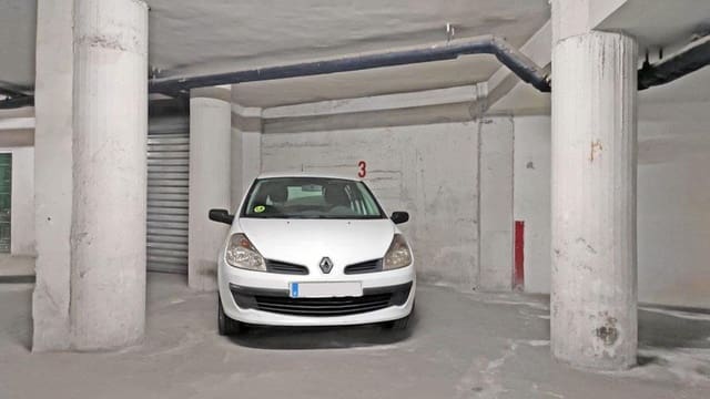Garage till salu i Centro, Granada stad - 22 000 € (Ref: 8907473)