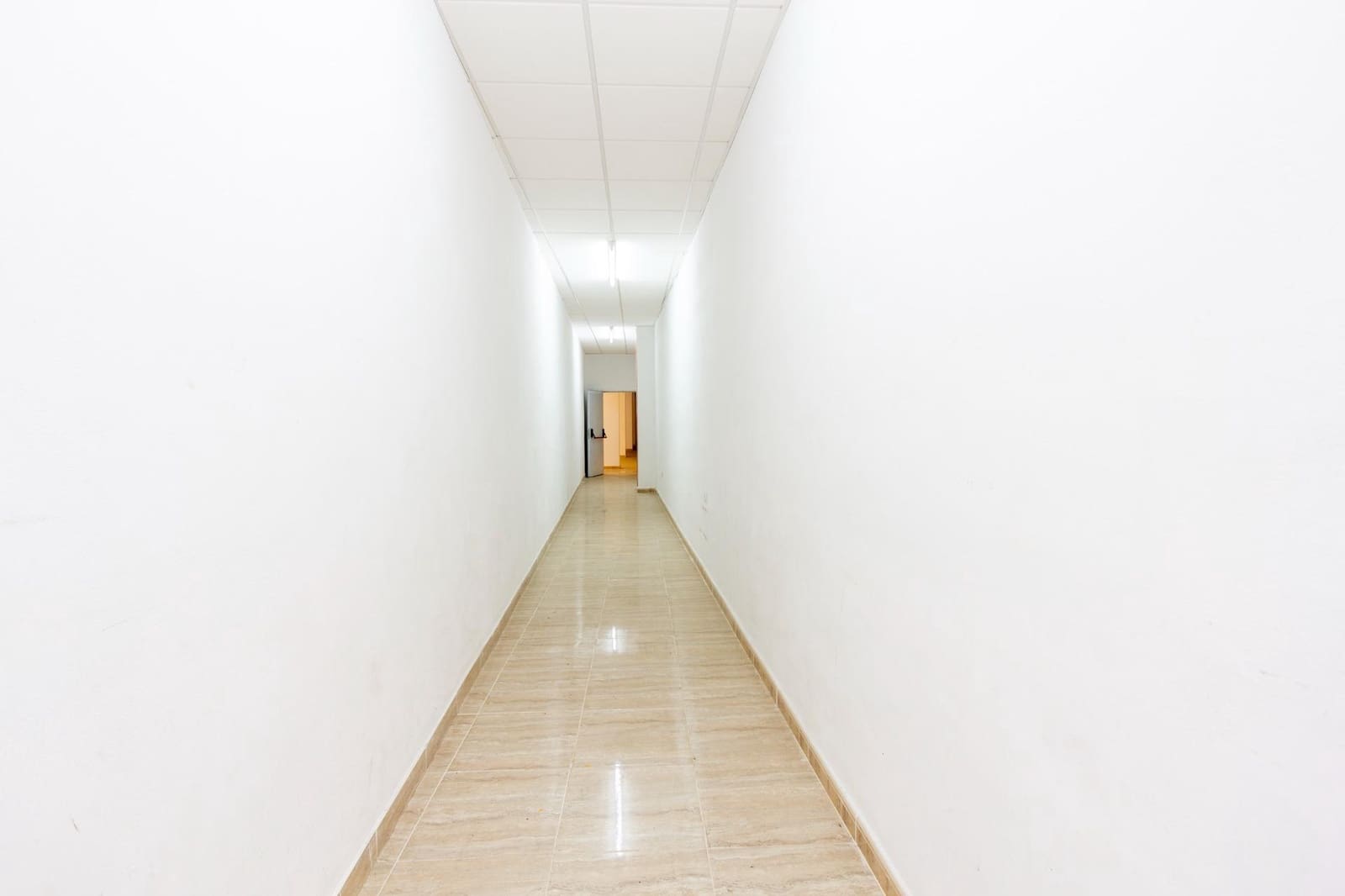 Erhverv til salg i Otura - € 220.000 (Ref: 8917914)