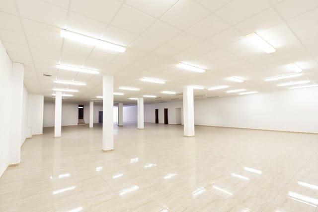 Commercial for sale in Otura - € 220,000 (Ref: 8917914)