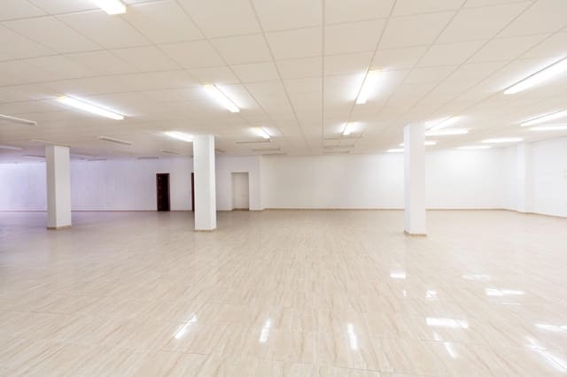 Commercial for sale in Otura - € 220,000 (Ref: 8917914)