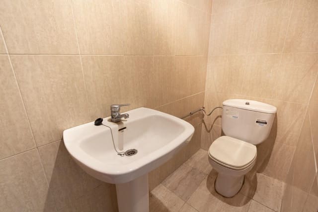 Commercial for sale in Otura - € 220,000 (Ref: 8917914)