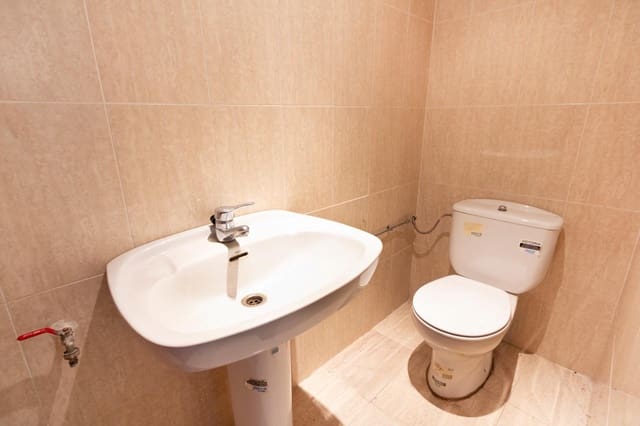 Commercial for sale in Otura - € 220,000 (Ref: 8917914)