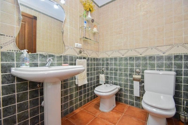 3 slaapkamer Huis te koop in Jerez del Marquesado met garage - € 250.000 (Ref: 8917928)