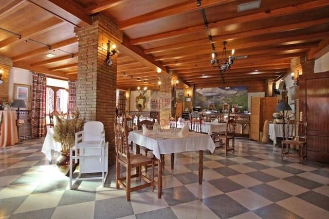 Kommersiell til salgs i Quéntar - € 540 000 (Ref: 8923796)