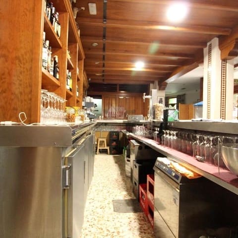 Kommersiell til salgs i Quéntar - € 540 000 (Ref: 8923796)