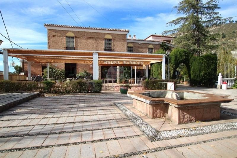 Erhverv til salg i Quentar - € 540.000 (Ref: 8923796)