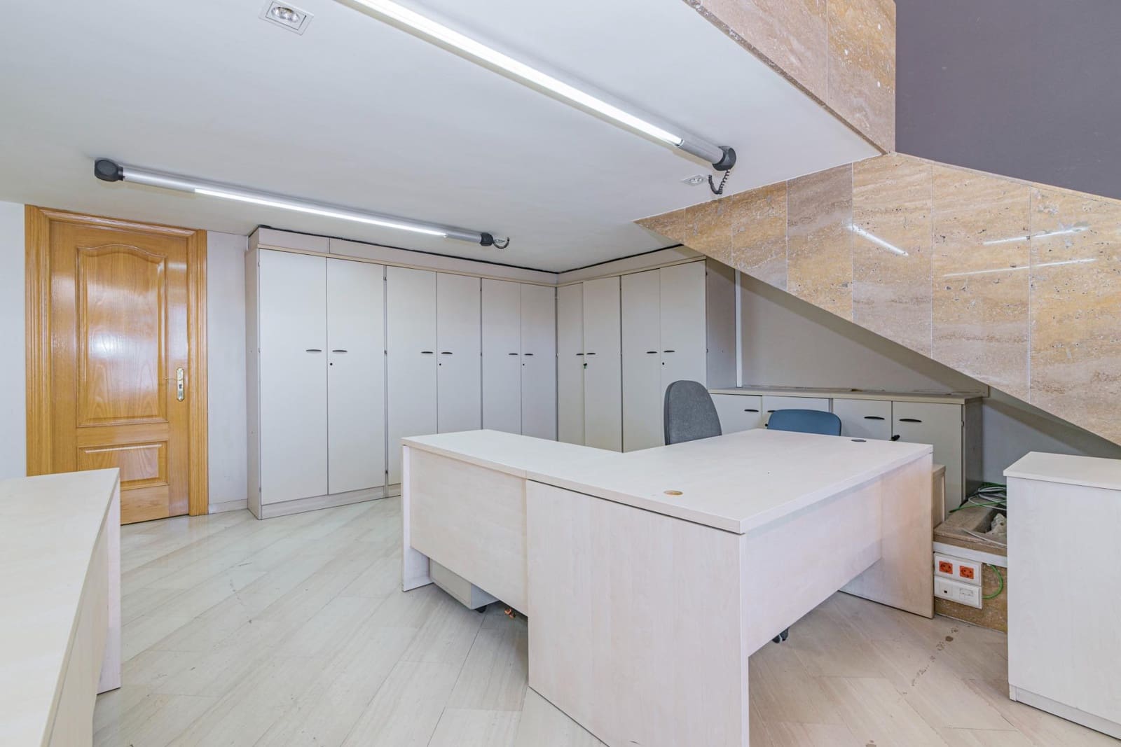 Erhverv til salg i Granada by - € 349.900 (Ref: 8943960)