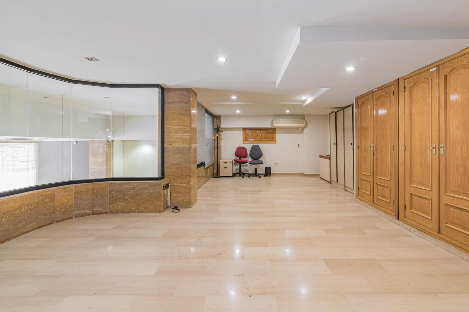 Erhverv til salg i Granada by - € 349.900 (Ref: 8943960)