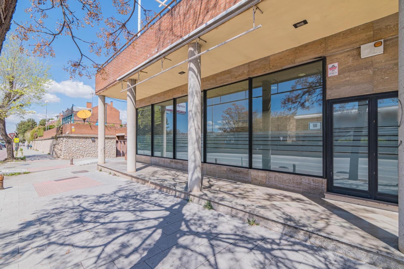 Erhverv til salg i Granada by - € 349.900 (Ref: 8943960)