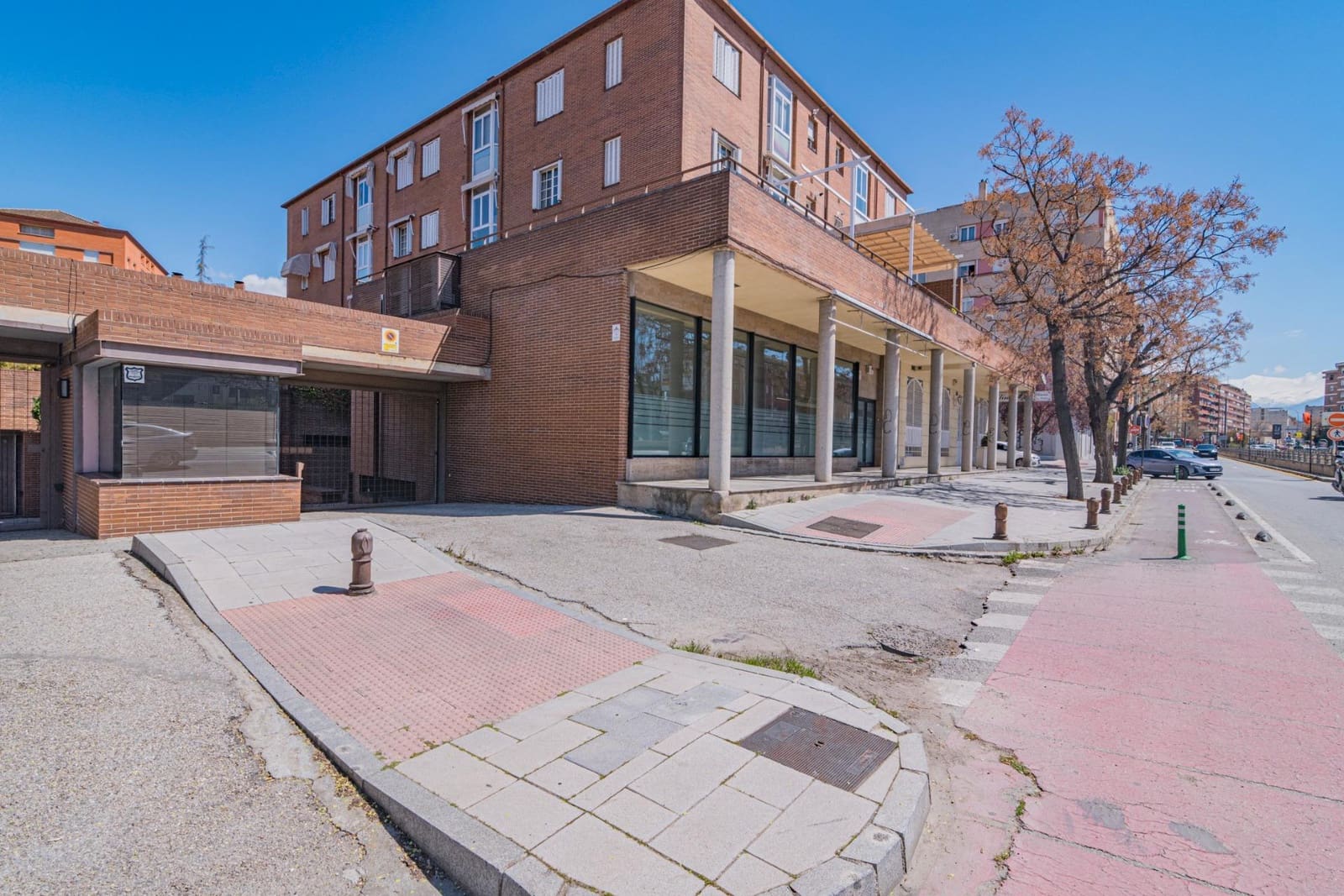 Erhverv til salg i Granada by - € 349.900 (Ref: 8943960)