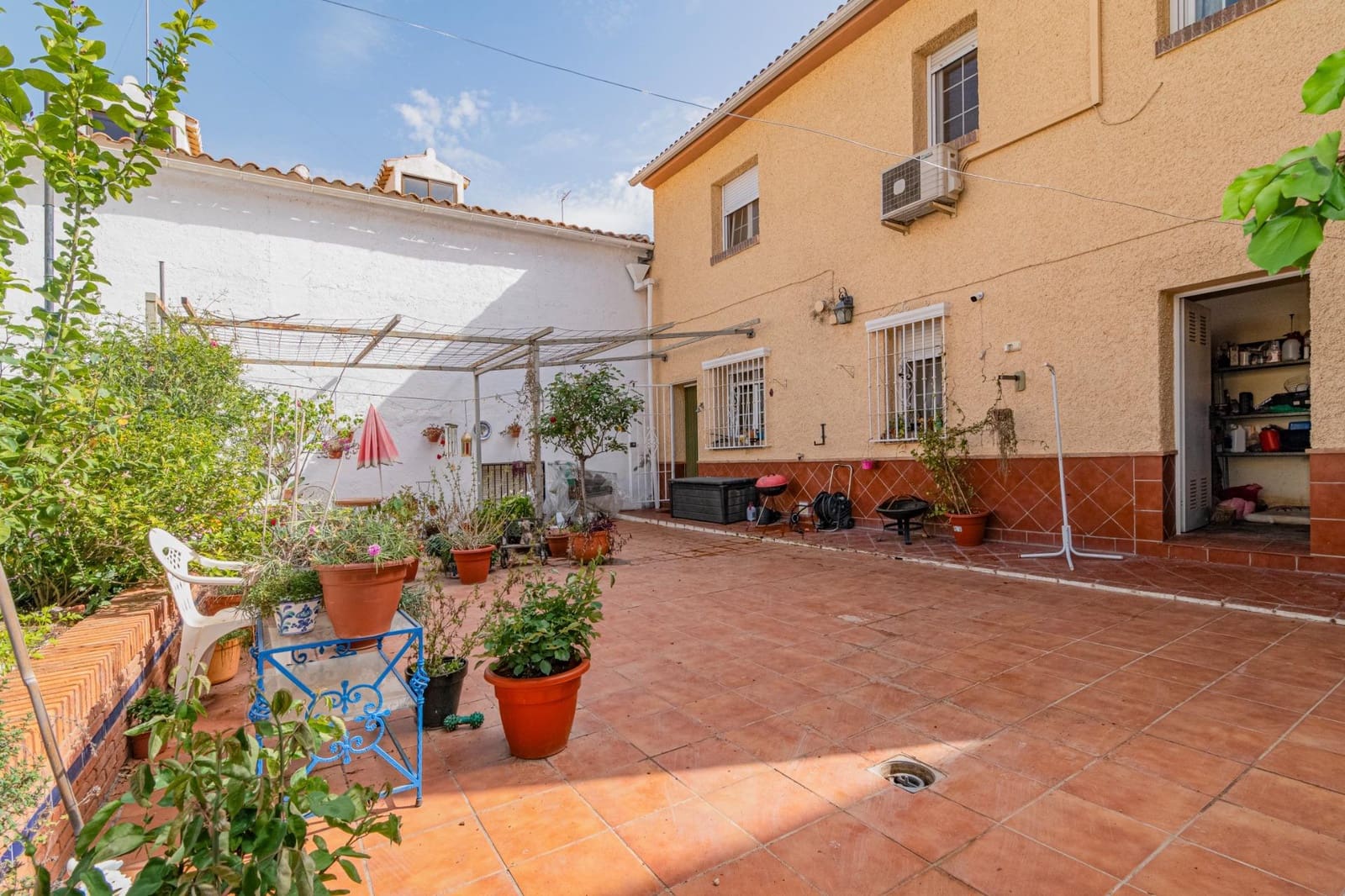 5 bedroom Villa for sale in Ogijares - € 329,900 (Ref: 8976098)