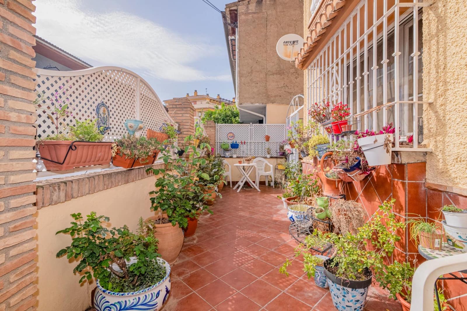 5 bedroom Villa for sale in Ogijares - € 329,900 (Ref: 8976098)