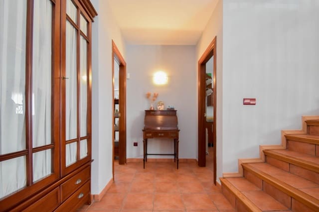 7 soveværelse Villa til salg i Cúllar Vega med swimmingpool garage - € 394.000 (Ref: 8994115)