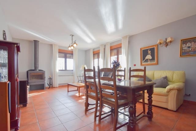 7 soveværelse Villa til salg i Cúllar Vega med swimmingpool garage - € 394.000 (Ref: 8994115)