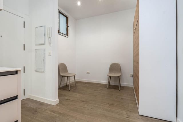 2 soveværelse Lejlighed til salg i Centro - Sagrario, Granada by - € 199.900 (Ref: 9001582)