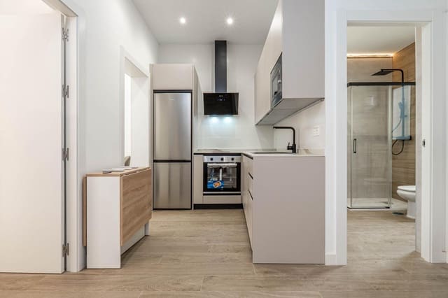 2 soveværelse Lejlighed til salg i Centro - Sagrario, Granada by - € 199.900 (Ref: 9001582)