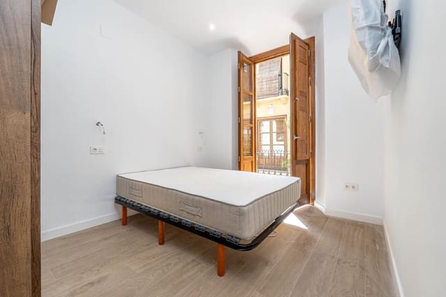 2 soveværelse Lejlighed til salg i Centro - Sagrario, Granada by - € 199.900 (Ref: 9001582)