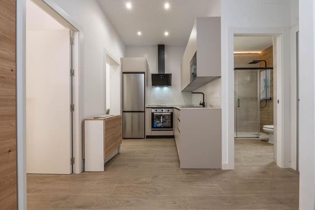 2 soveværelse Lejlighed til salg i Centro - Sagrario, Granada by - € 199.900 (Ref: 9001582)