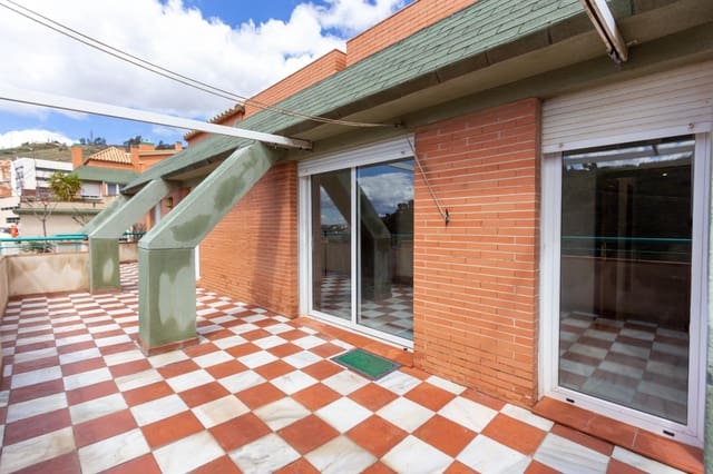 3 chambre Penthouse à vendre à Carretera de la Sierra, Grenade ville - 360 000 € (Ref: 9001583)