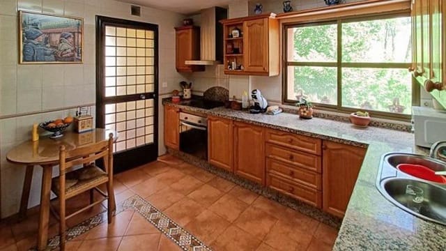 3 soverom Kjedet enebolig til salgs i Alfacar med svømmebasseng - € 299 000 (Ref: 9003587)