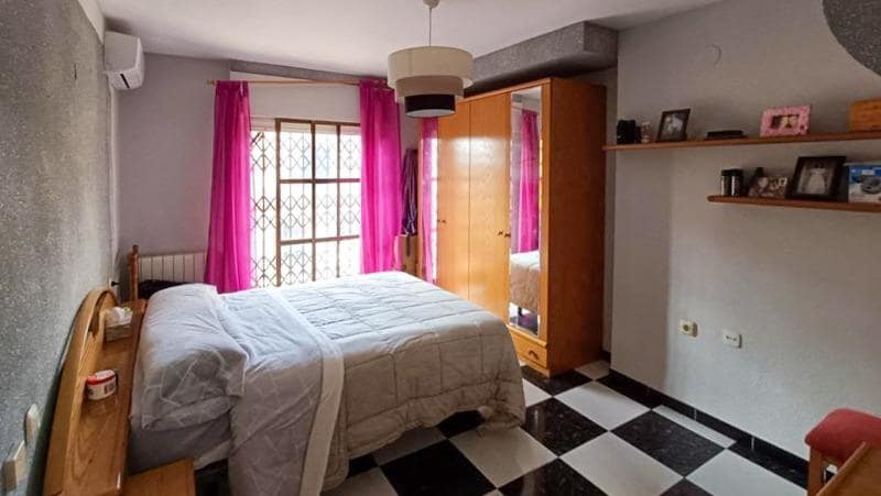 3 soveværelse Semi-Rækkehus til salg i Alfacar med swimmingpool - € 299.000 (Ref: 9003587)