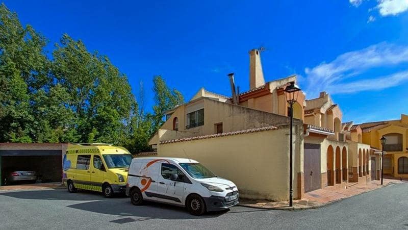 3 soveværelse Semi-Rækkehus til salg i Alfacar med swimmingpool - € 299.000 (Ref: 9003587)