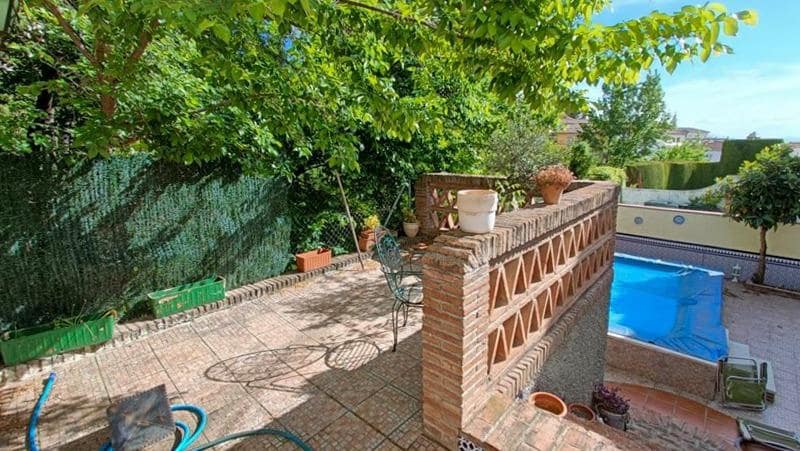 3 soveværelse Semi-Rækkehus til salg i Alfacar med swimmingpool - € 299.000 (Ref: 9003587)