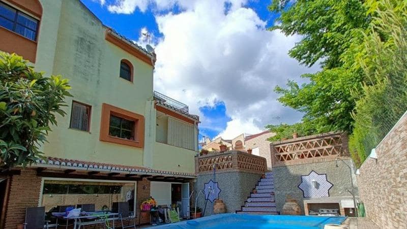 3 soveværelse Semi-Rækkehus til salg i Alfacar med swimmingpool - € 299.000 (Ref: 9003587)