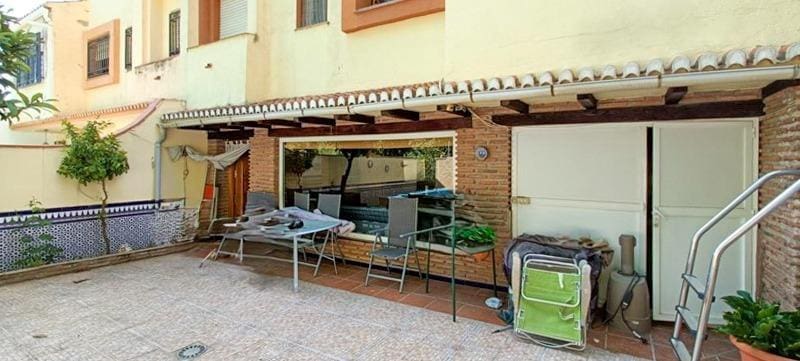 3 soveværelse Semi-Rækkehus til salg i Alfacar med swimmingpool - € 299.000 (Ref: 9003587)