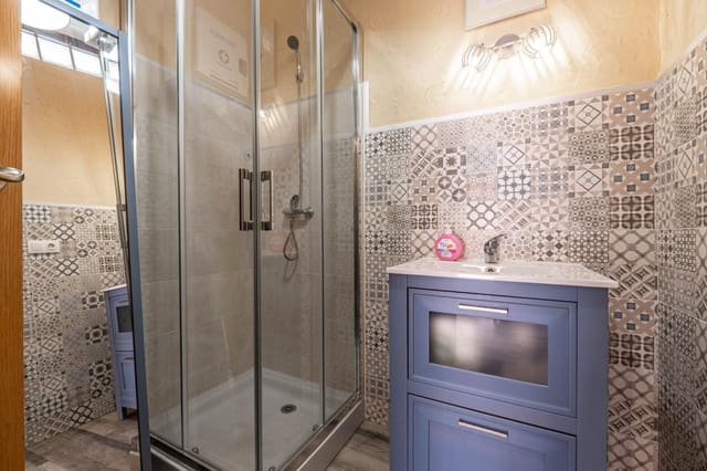 Finca/Landehus til salg i Huétor Vega med swimmingpool - € 230.000 (Ref: 9026674)