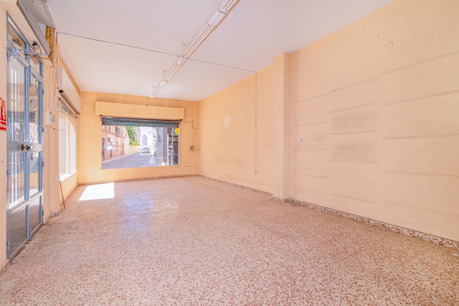 Kommersiell til salgs i Durcal - € 99 000 (Ref: 9031409)