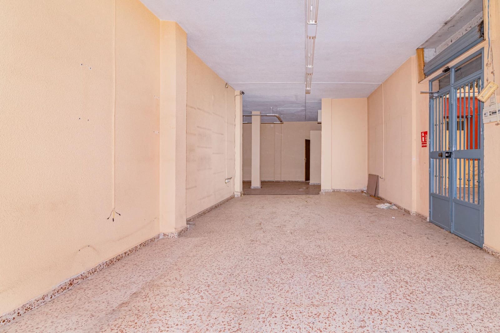 Kommersiell til salgs i Durcal - € 99 000 (Ref: 9031409)