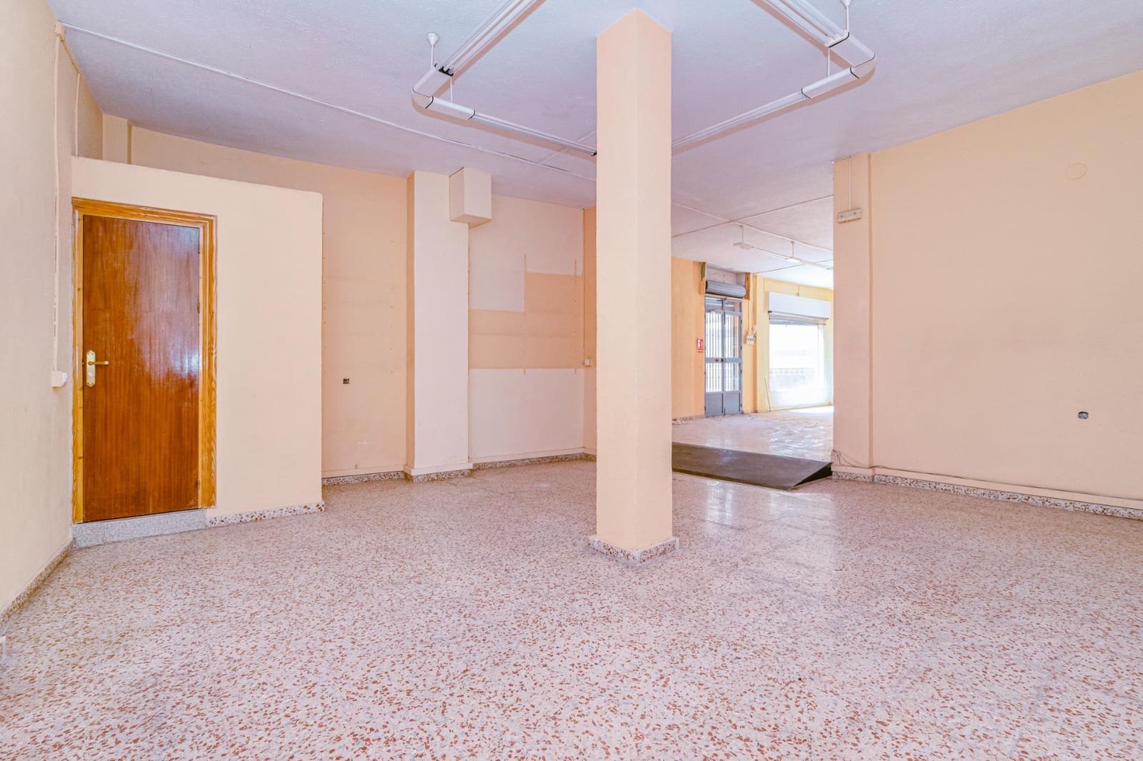 Kommersiell til salgs i Durcal - € 99 000 (Ref: 9031409)