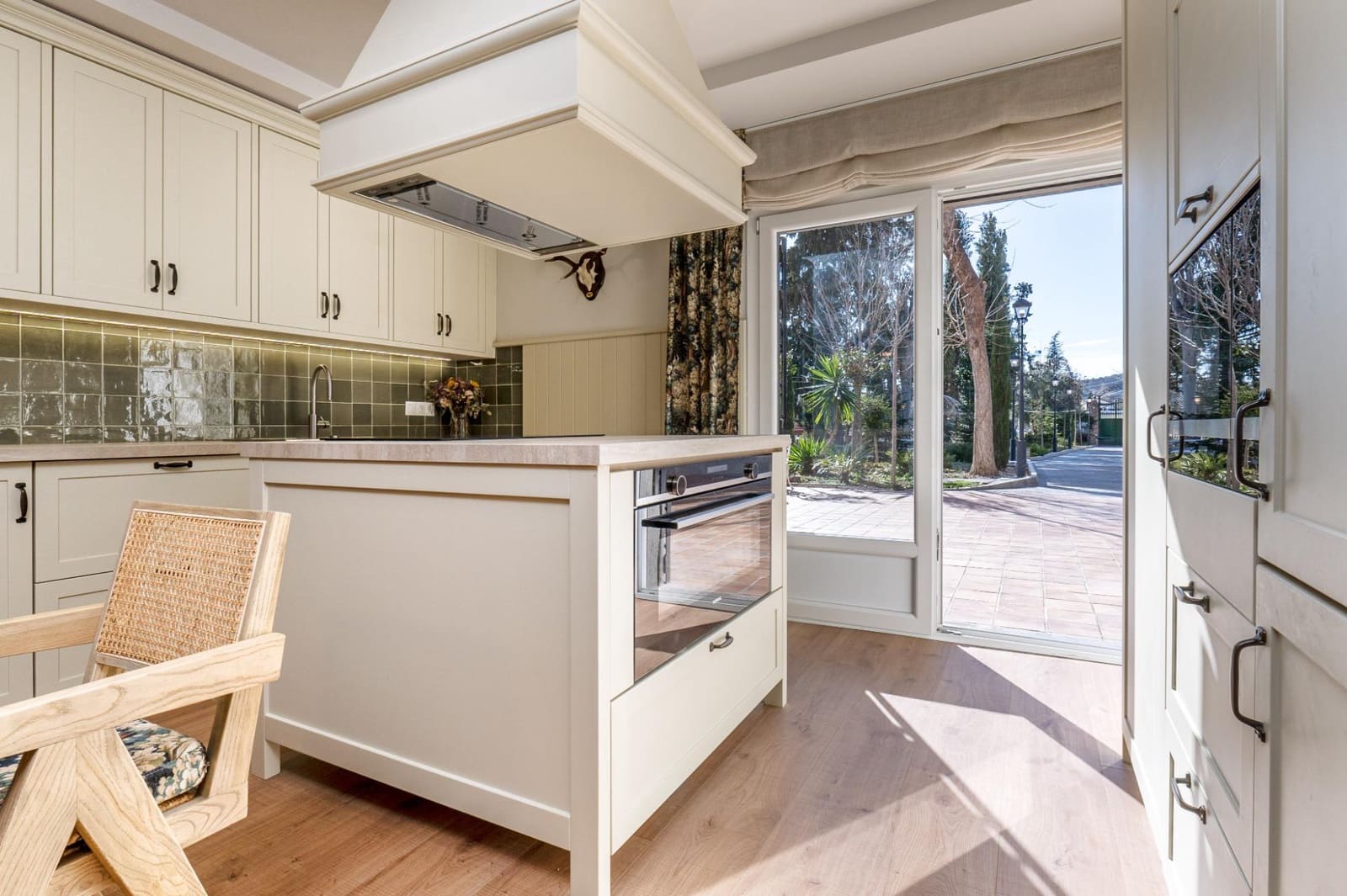 6 soveværelse Finca/Landehus til salg i Huetor Santillan med swimmingpool garage - € 790.000 (Ref: 9108603)