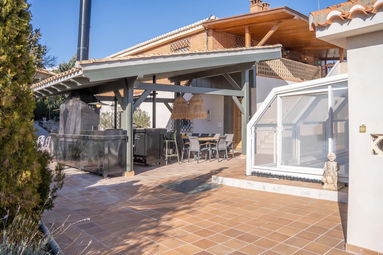 6 soveværelse Finca/Landehus til salg i Huetor Santillan med swimmingpool garage - € 790.000 (Ref: 9108603)