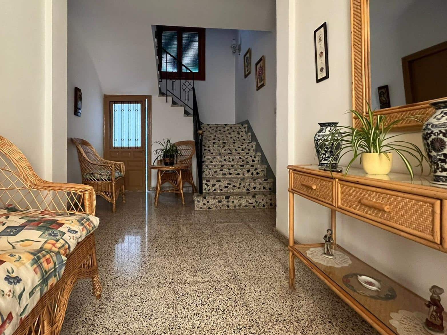 6 soveværelse Byhus til salg i Durcal med garage - € 226.000 (Ref: 9128204)