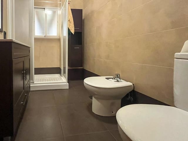 6 soveværelse Byhus til salg i Dúrcal med garage - € 226.000 (Ref: 9128204)