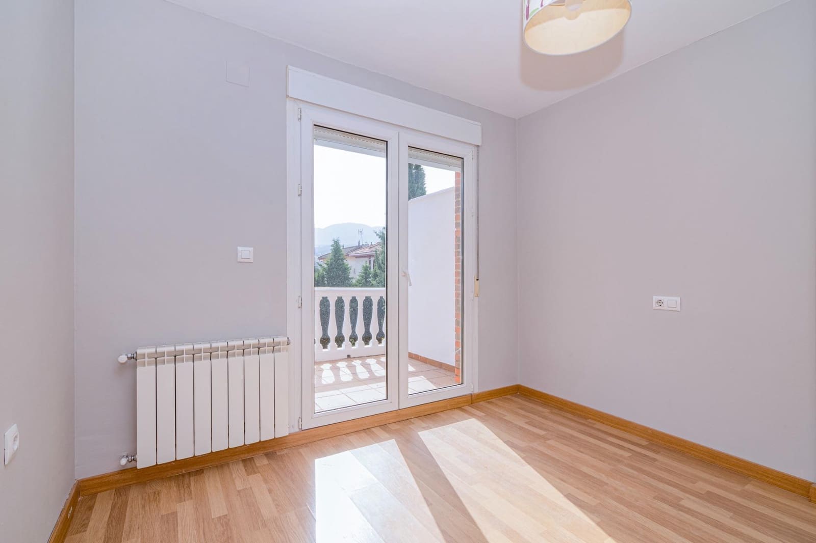 4 soveværelse Semi-Rækkehus til salg i Ogijares med swimmingpool garage - € 349.000 (Ref: 9192304)