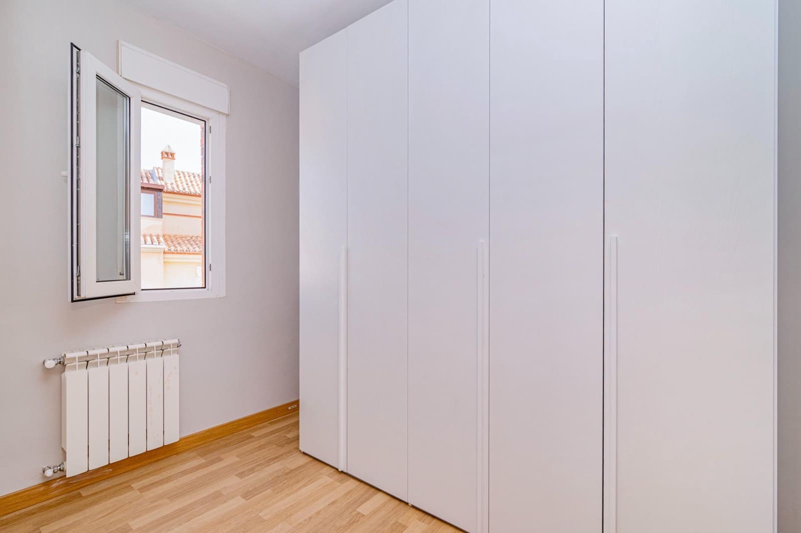 4 soveværelse Semi-Rækkehus til salg i Ogijares med swimmingpool garage - € 349.000 (Ref: 9192304)