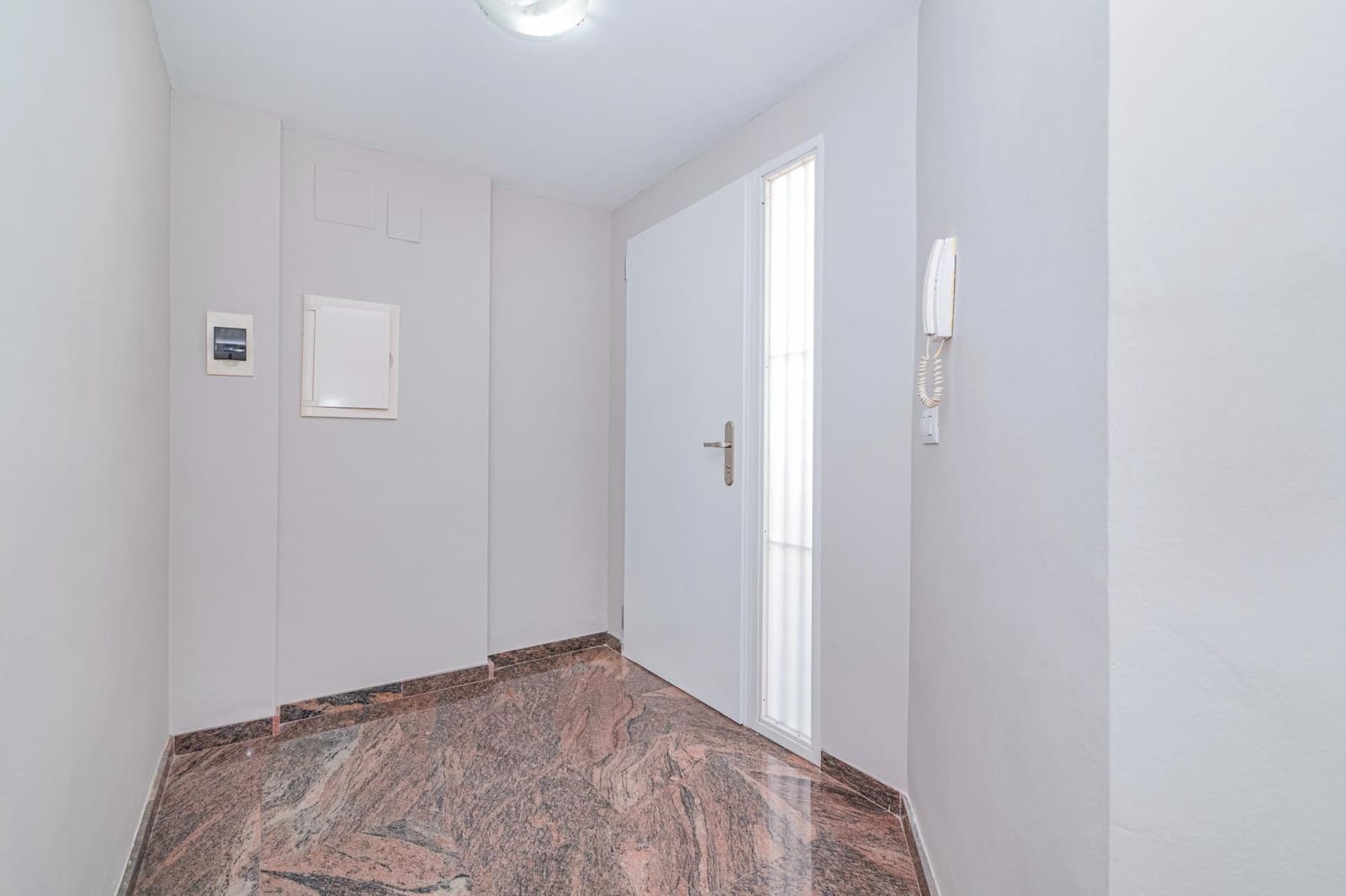 4 soveværelse Semi-Rækkehus til salg i Ogijares med swimmingpool garage - € 349.000 (Ref: 9192304)