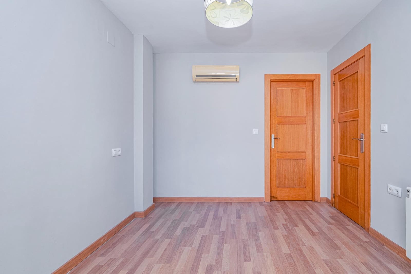 4 soveværelse Semi-Rækkehus til salg i Ogijares med swimmingpool garage - € 349.000 (Ref: 9192304)