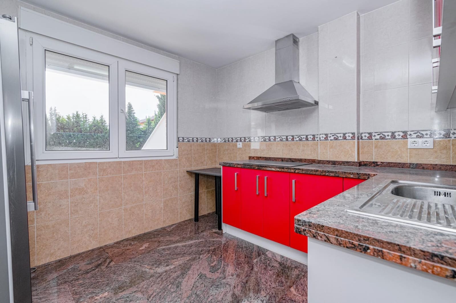 4 soveværelse Semi-Rækkehus til salg i Ogijares med swimmingpool garage - € 349.000 (Ref: 9192304)