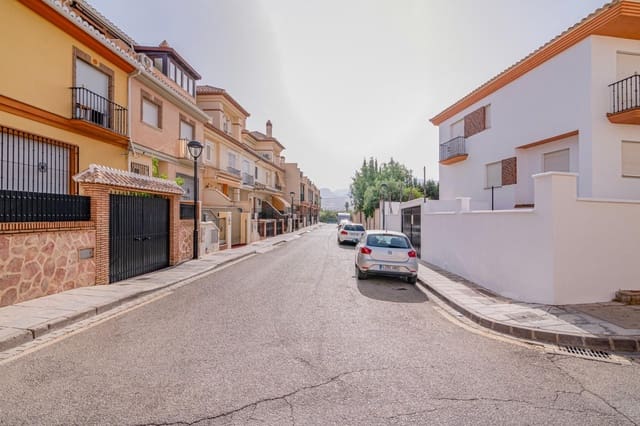 4 soverom Kjedet enebolig til salgs i Ogíjares med svømmebasseng garasje - € 349 000 (Ref: 9192304)