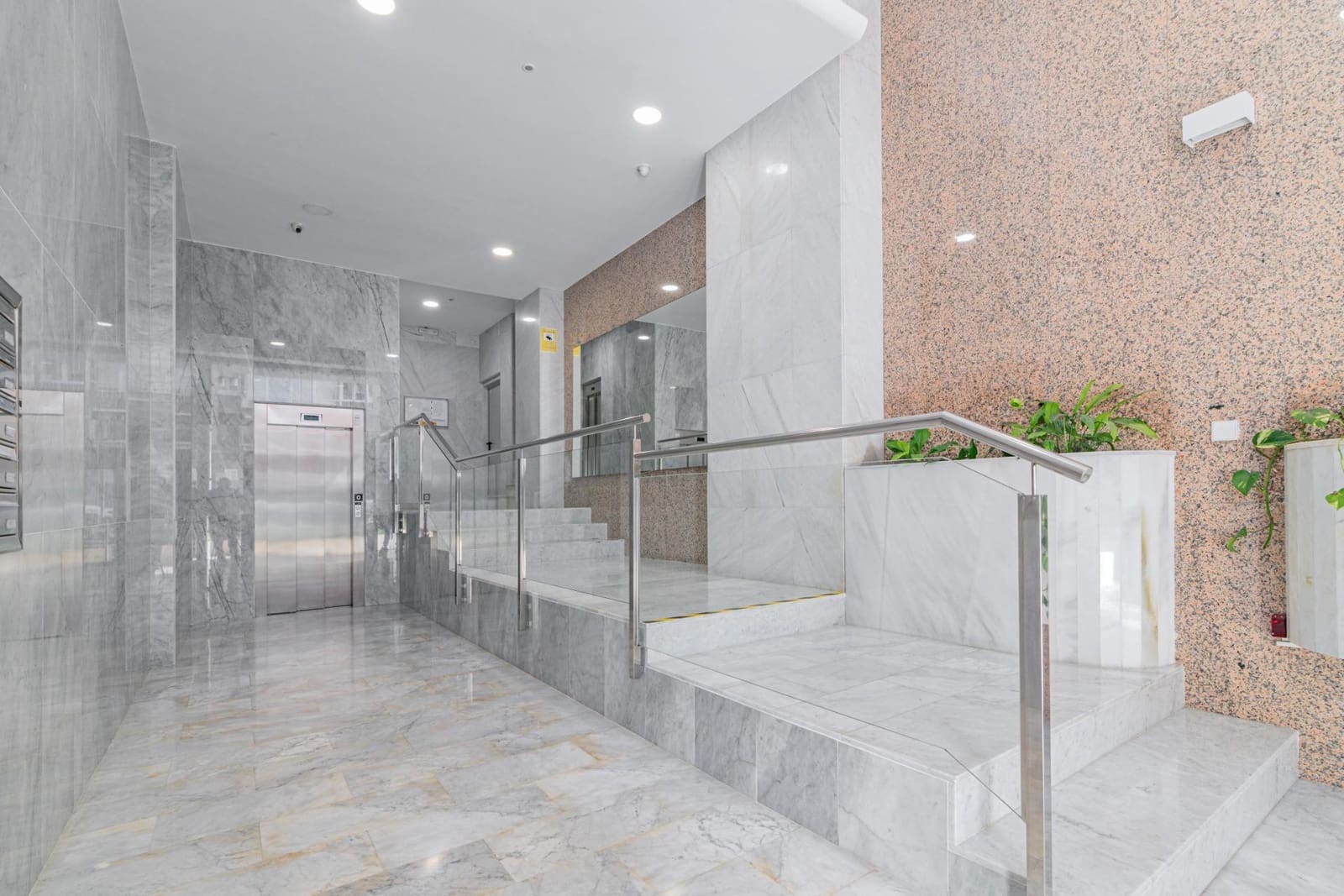 4 sypialnia Mieszkanie na sprzedaż w Miasto Grenada z garażem - 390 000 € (Ref: 9200444)