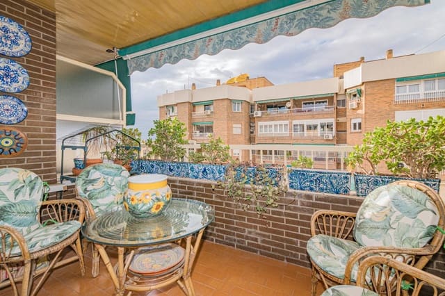 4 Zimmer Wohnung zu verkaufen in Granada Stadt mit Garage - 390.000 € (Ref: 9200444)