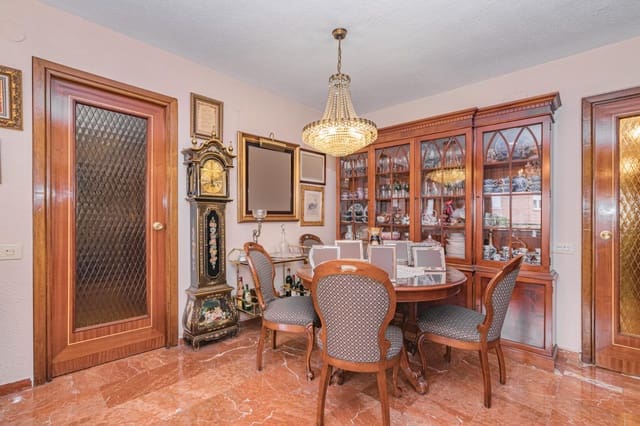 4 Zimmer Wohnung zu verkaufen in Granada Stadt mit Garage - 390.000 € (Ref: 9200444)