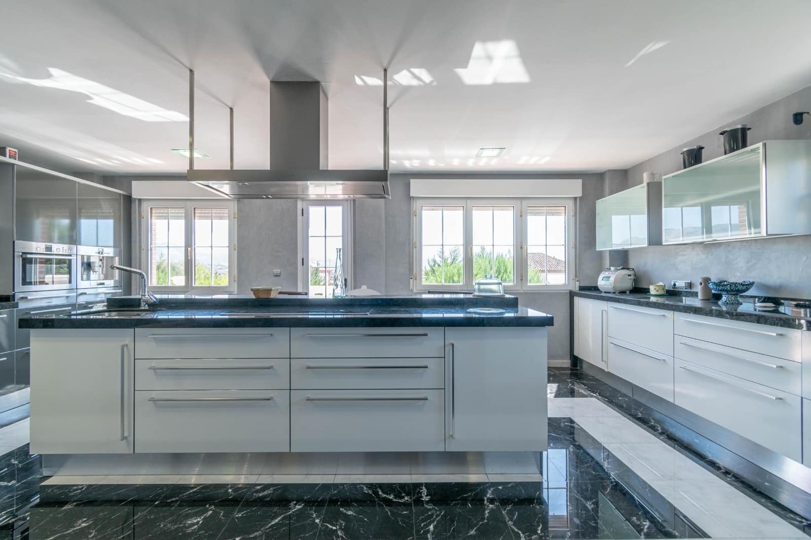 6 soveværelse Villa til salg i Albolote med swimmingpool garage - € 495.000 (Ref: 9240363)