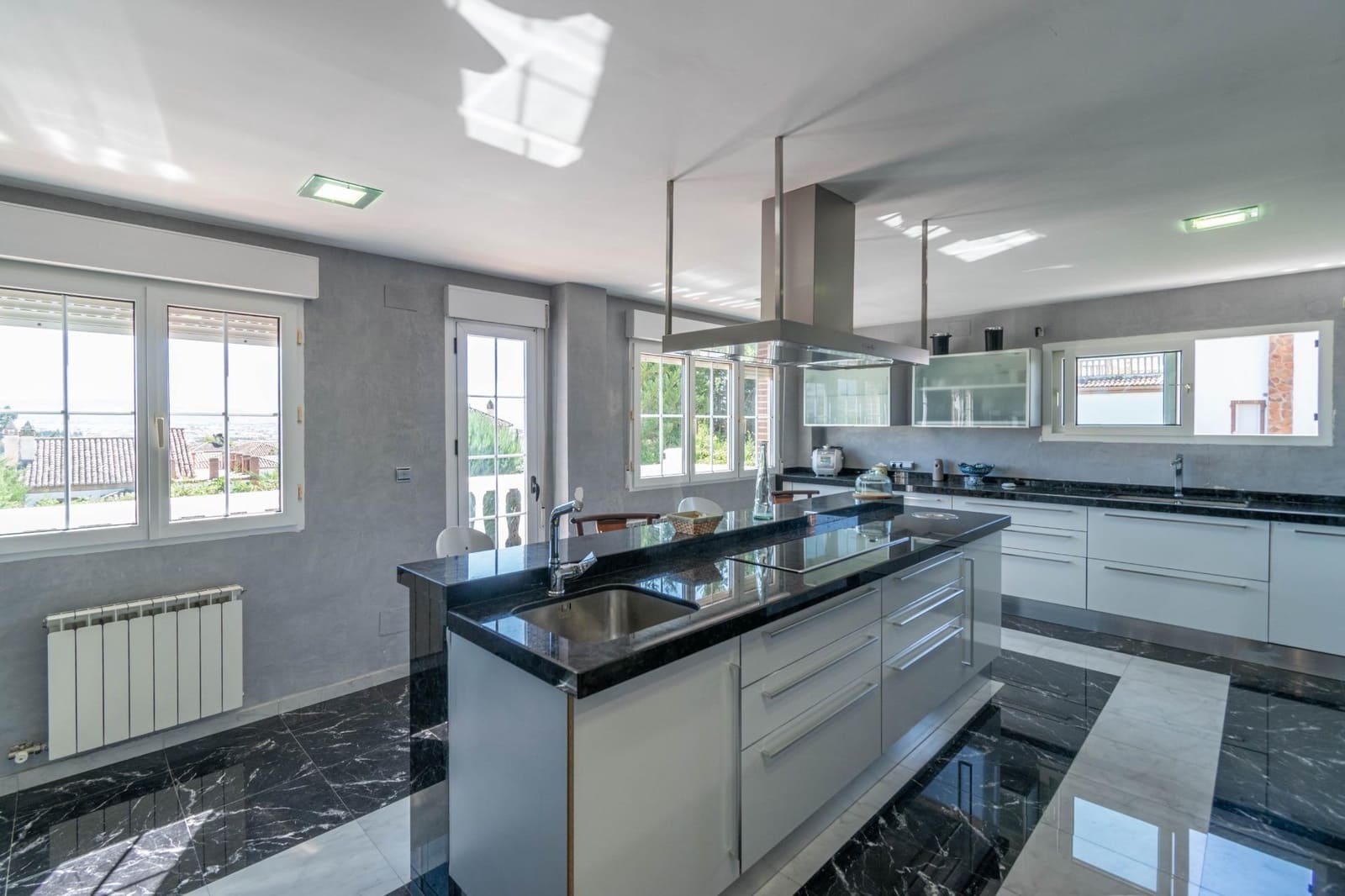 6 soveværelse Villa til salg i Albolote med swimmingpool garage - € 495.000 (Ref: 9240363)