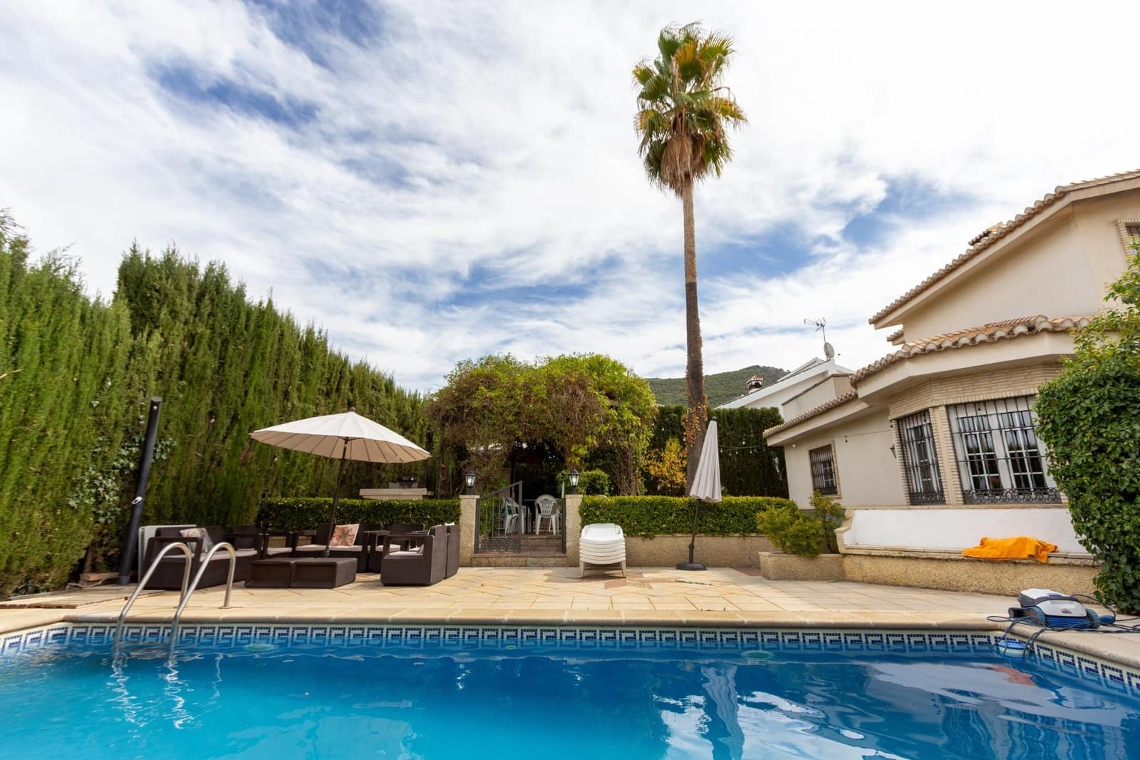 6 slaapkamer Villa te koop in Padul met zwembad - € 350.000 (Ref: 9252405)