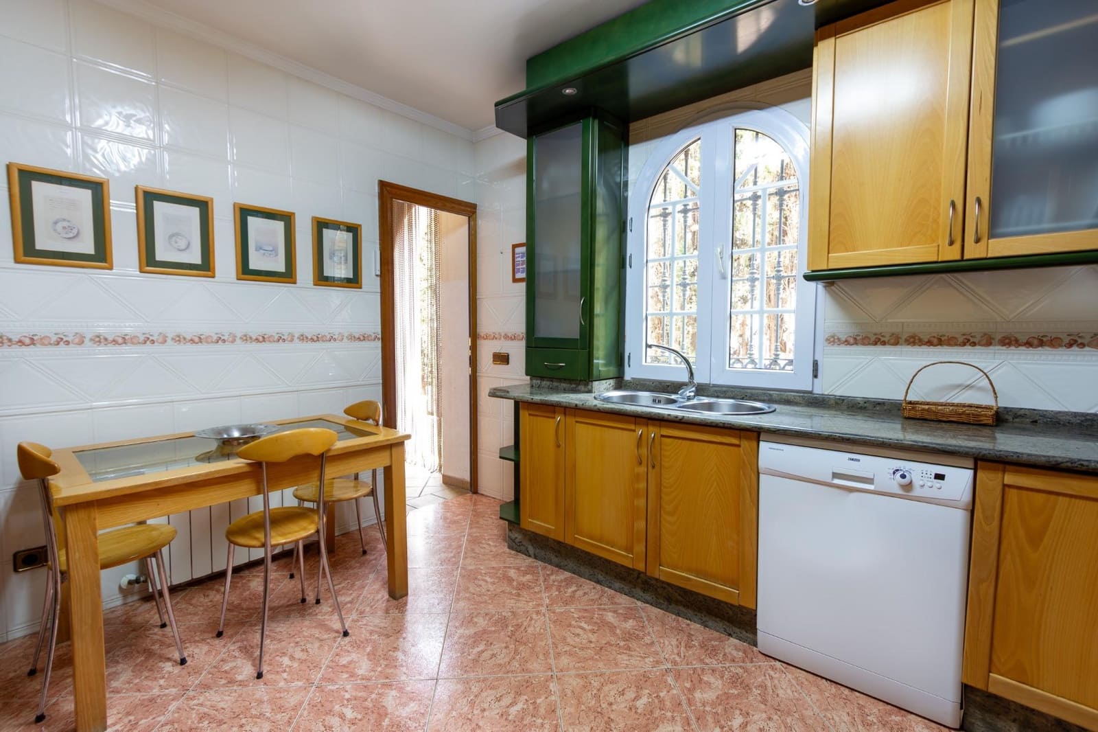 6 slaapkamer Villa te koop in Padul met zwembad - € 350.000 (Ref: 9252405)